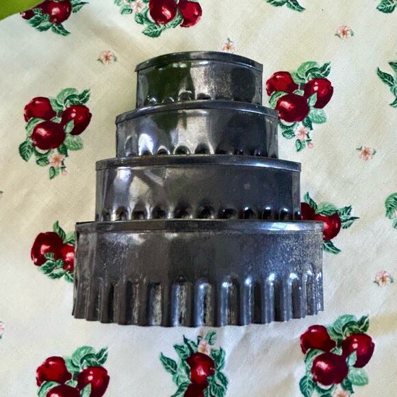 Vintage French 4 Piece Fluted Football Shaped Biscuit Cooke Cutters - Picture 14 of 16